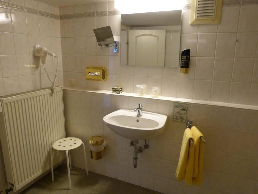 סלה Hotel Am Hehlentor מראה חיצוני תמונה