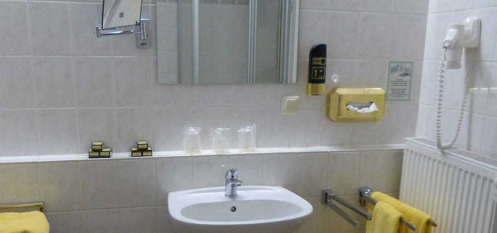 סלה Hotel Am Hehlentor מראה חיצוני תמונה