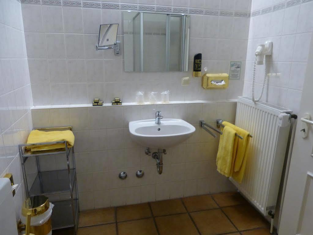 סלה Hotel Am Hehlentor מראה חיצוני תמונה